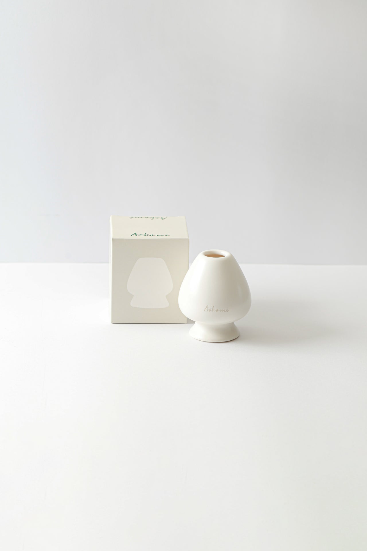 ceramic whisk stand (box)