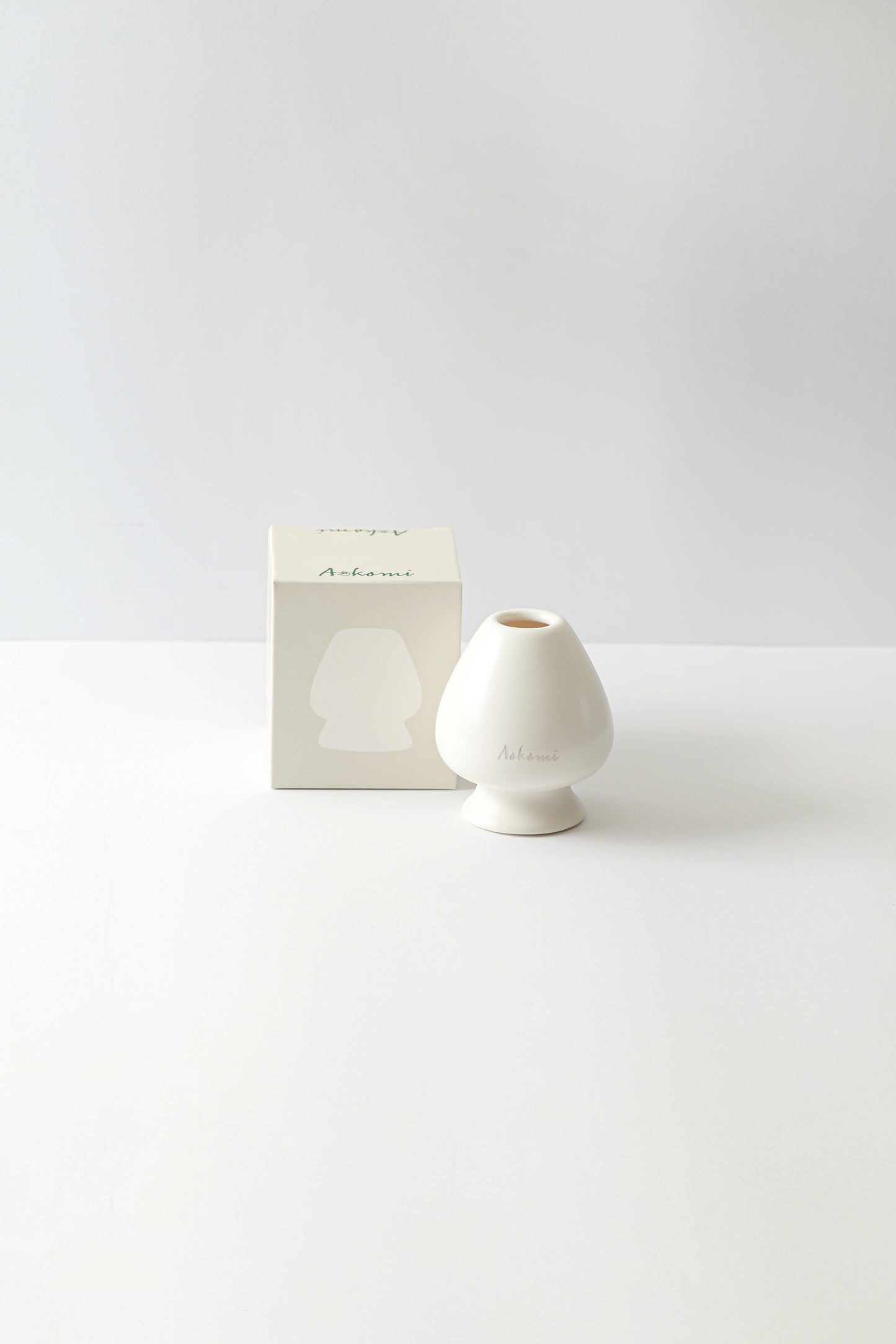 ceramic whisk stand (box)