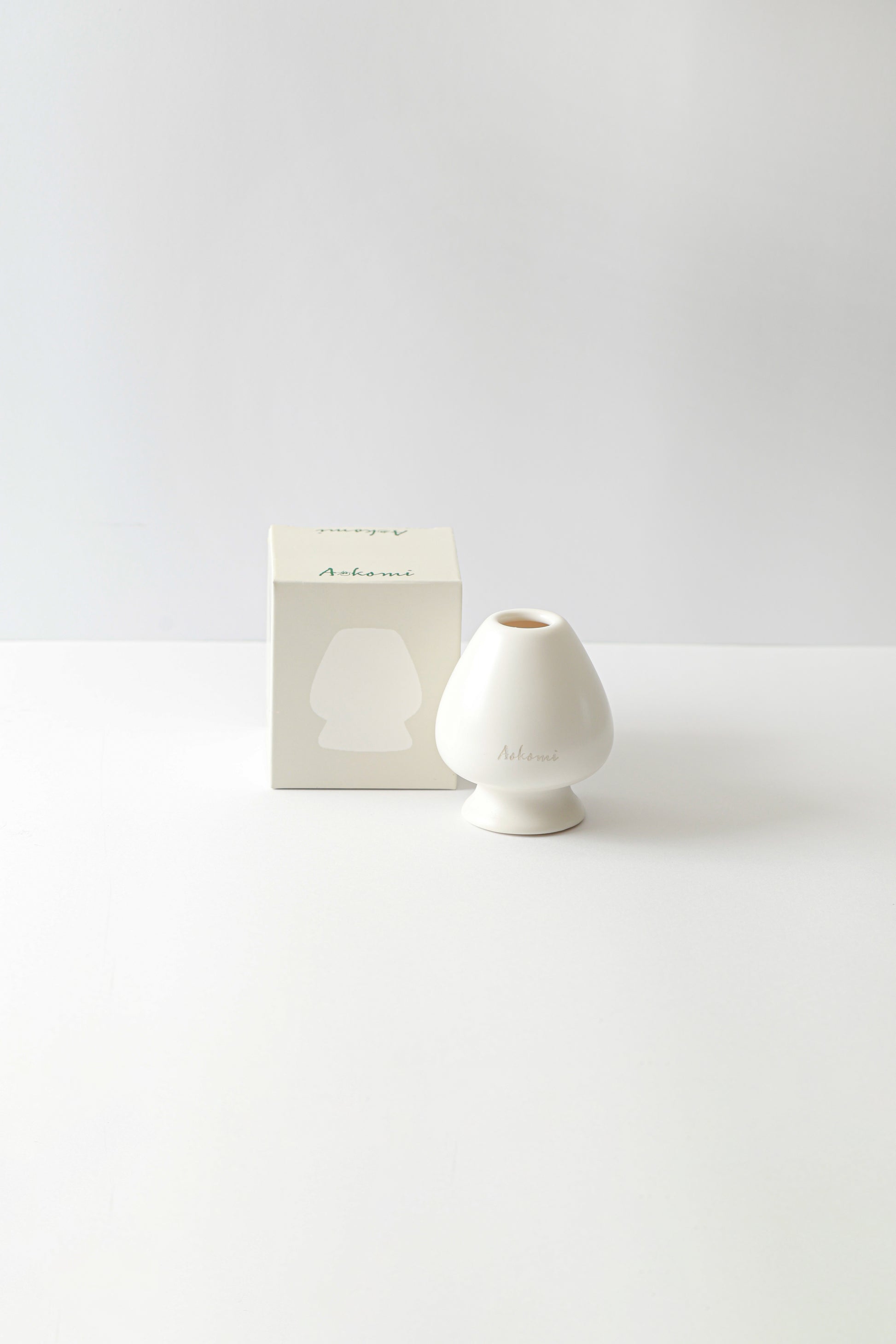ceramic whisk stand (box)